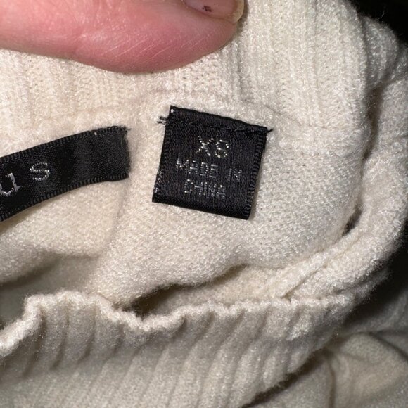 NWT Cyrus Soft Cream Cable Knit Turtleneck Sweater XS Classic Careerwear Money - Picture 10 of 12